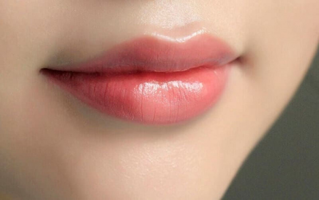 làm đẹp, da ngăm nên phun môi màu gì để tôn đôi môi?