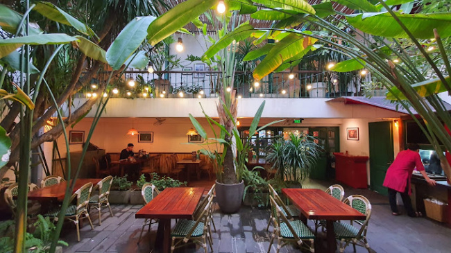 top 6 nhà hàng sân vườn đẹp hút khách tại đà nẵng