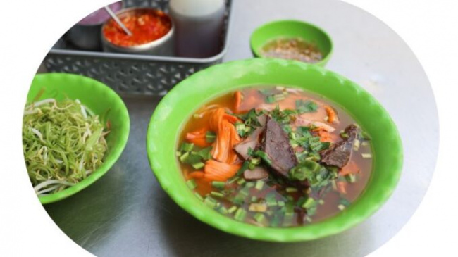 duck noodle soup, ho chi minh city, noodle soup, saigon cuisine, the duck noodle shop sells more than 200 bowls in three hours