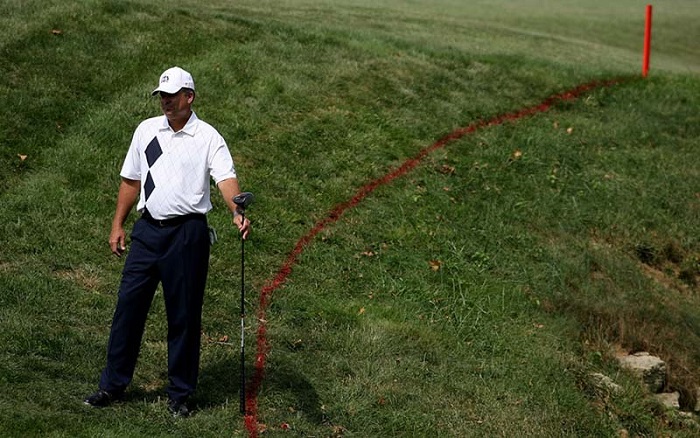 tìm hiểu về luật golf trong bẫy nước – những điểm quan trọng golfer cần lưu ý