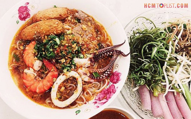 Top 10 quán bún hải sản ngon nhất Sài Gòn