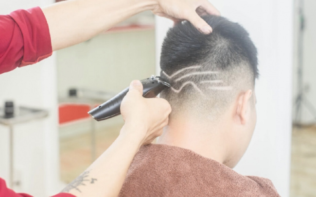 Hướng dẫn cắt tóc nam bằng kéo chuẩn nhất từ A đến Z  Tin tức nhanh