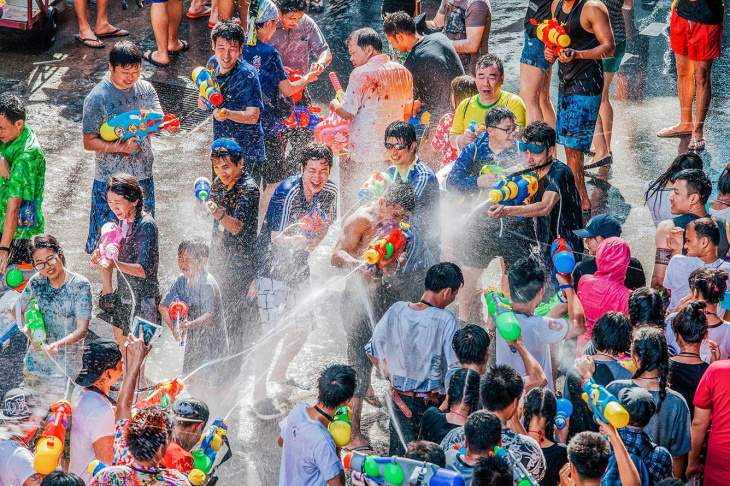 Theo chân người Thái bản địa trải nghiệm Lễ hội té nước Songkran, Khám Phá