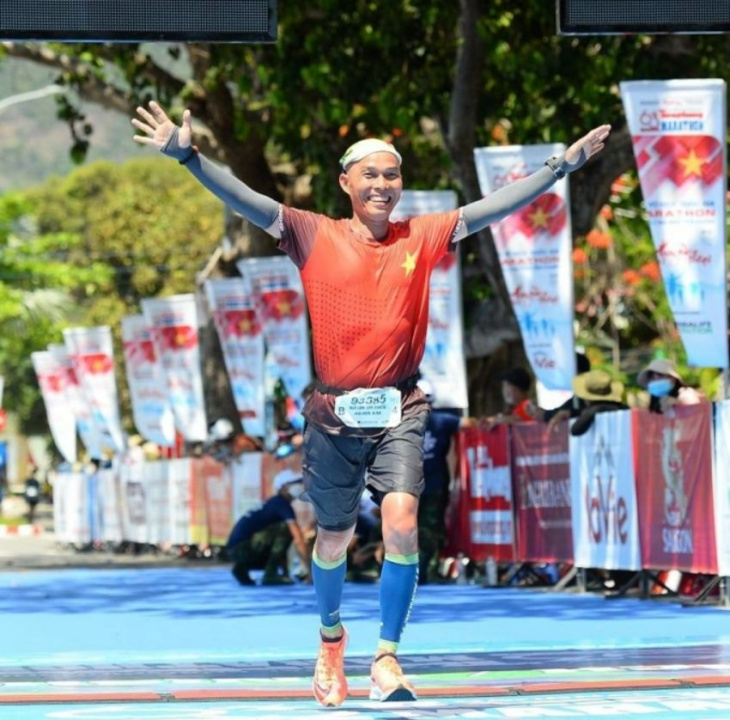 giải chạy marathon 2023, vnexpress marathon, hành trình tiến tới marathon, hoàn thành cự ly 42km sau 31 lần hóa xạ trị ung thư của runner vũng tàu