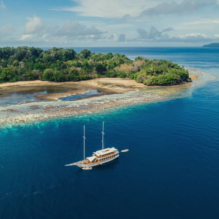 phiêu lưu cùng du thuyền fenides liveaboard khám phá những hòn đảo tuyệt đẹp ở indonesia
