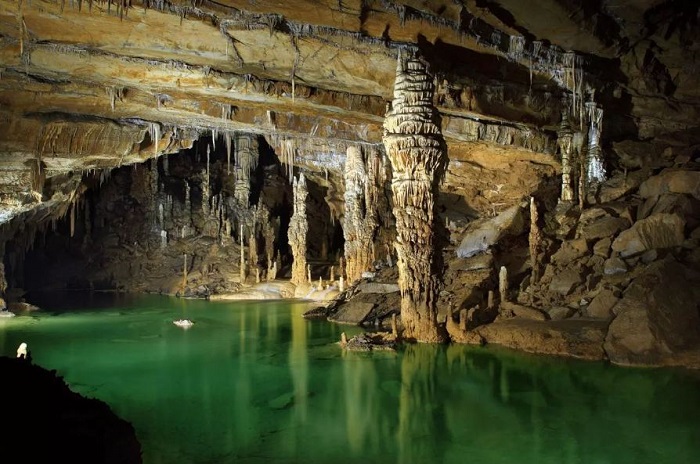 những hang động lớn nhất thế giới chứng minh loài người quá nhỏ bé trước thiên nhiên