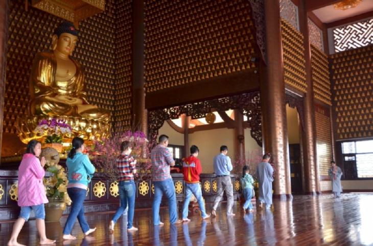 khám phá, trải nghiệm, chiêm bái chùa huê nghiêm – ngôi chùa cổ 300 năm tuổi nổi tiếng ở sài gòn