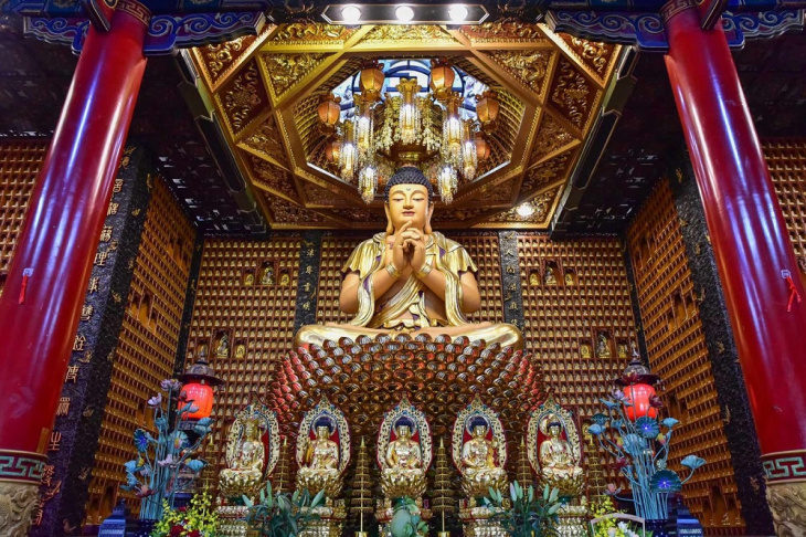 khám phá, trải nghiệm, khám phá chùa vạn phật – ngôi chùa sở hữu vạn bức tượng phật giữa lòng sài gòn