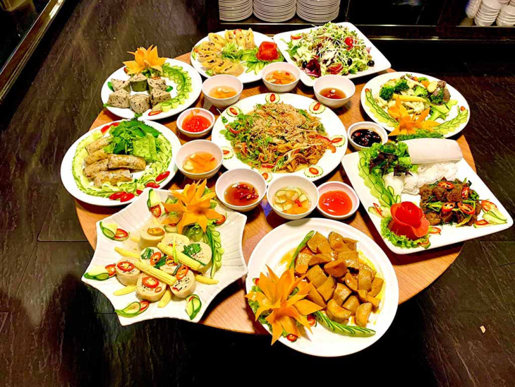 8+ ka vegetarian restaurant sa Danang nga lamian, barato ug madanihon sa mga turista