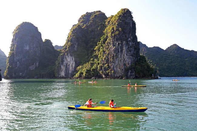 kayaking at cat ba island – everything you need to know