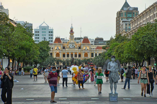 nguyen hue walking street – 8 highlights you don’t want to miss