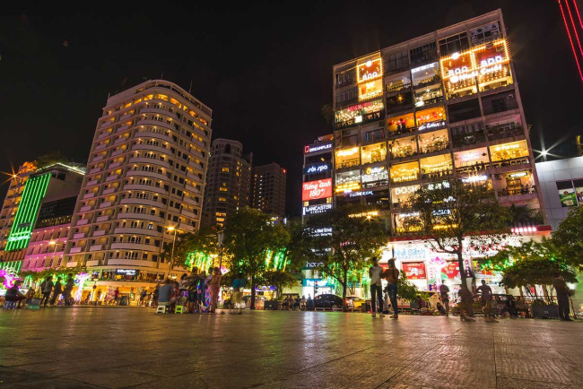 nguyen hue walking street – 8 highlights you don’t want to miss