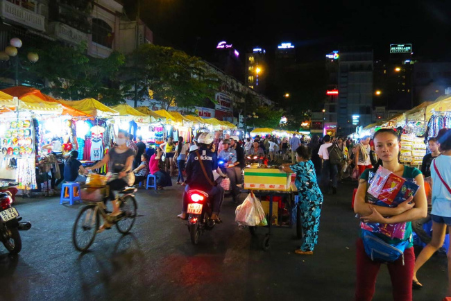 ben thanh night market & street food market