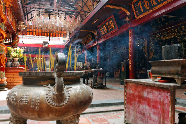 thien hau pagoda in saigon – a local guide