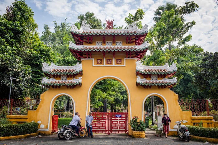 lăng ông bà chiểu sài gòn, khám phá, trải nghiệm, lăng ông bà chiểu sài gòn - ngôi đền cổ thu hút du khách hiện nay 