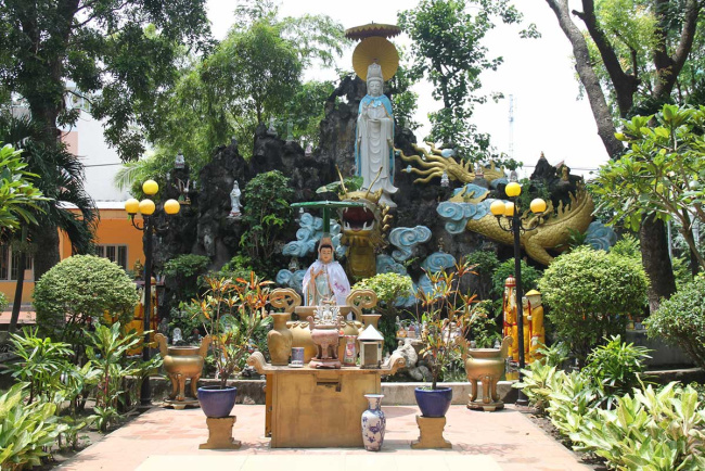 giac lam pagoda in ho chi minh city – a local guide