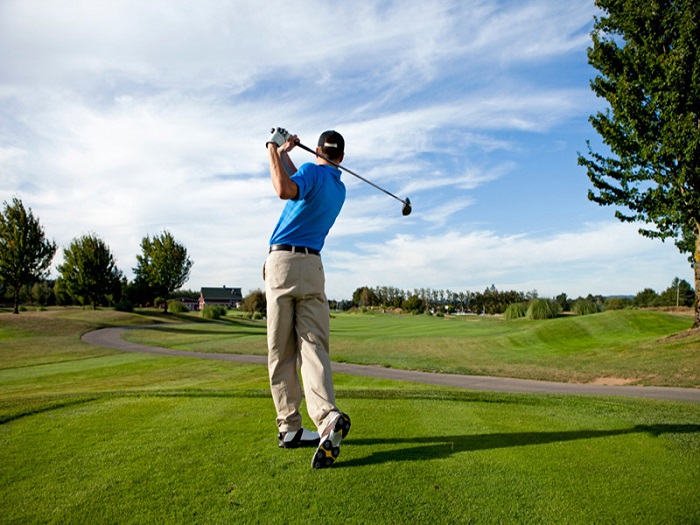 bị đau lưng khi chơi golf? nguyên nhân và cách khắc phục