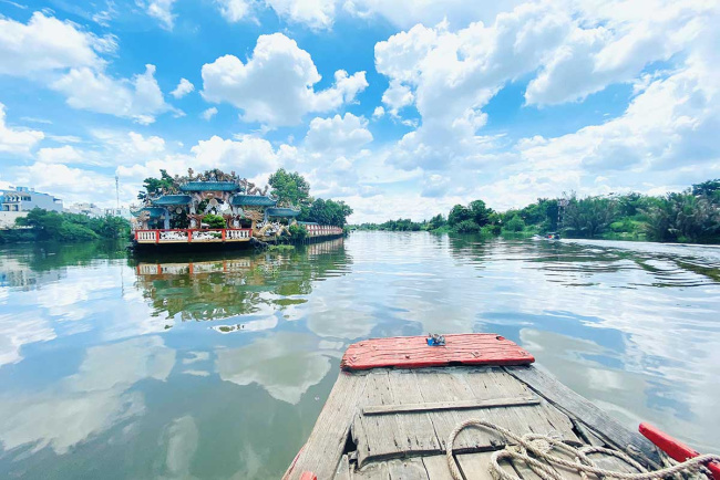 phu chau floating temple in ho chi minh city – a local guide