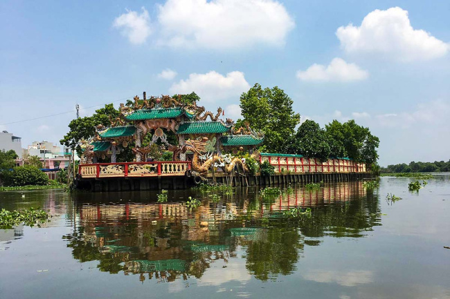 phu chau floating temple in ho chi minh city – a local guide
