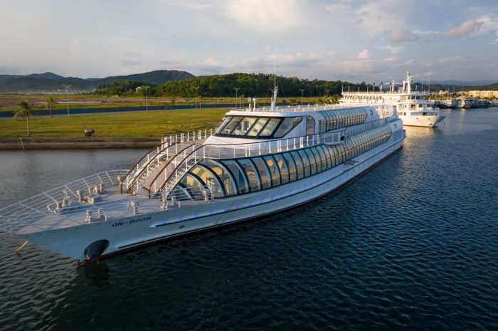 Paradise Delight là du thuyền nhà hàng lớn nhất ở Hạ Long