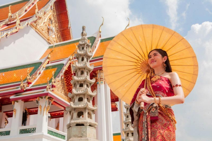 khám phá, trải nghiệm, khám phá chùa thuyền wat yannawa độc nhất thành bangkok