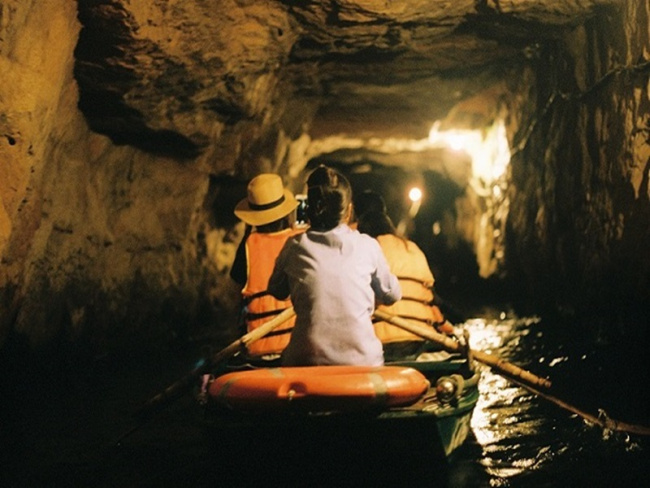 trang an boat ride: unforgettable boat tour in ninh binh - discover the spectacular beauty