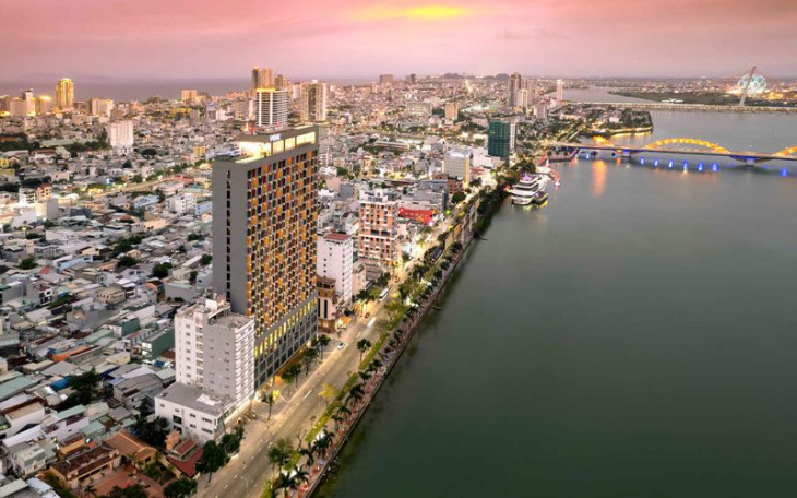du lịch đà nẵng, top khách sạn đà nẵng 4, 5* trung tâm thành phố có view sông hàn đẹp xuất sắc