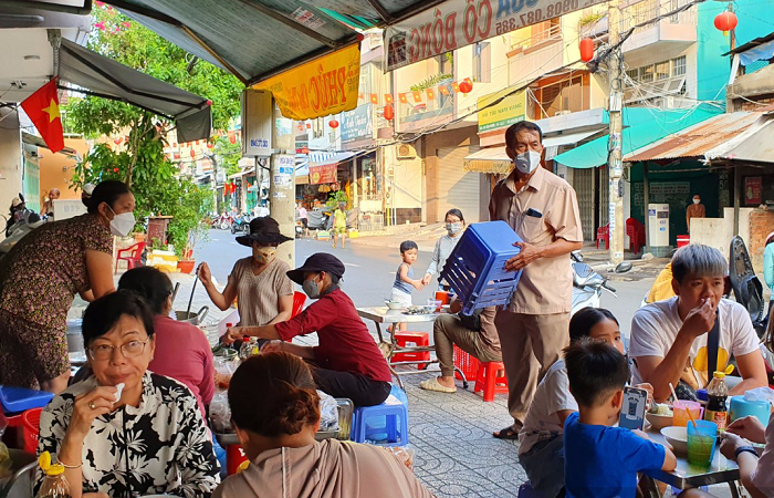 food tour sài gòn giá rẻ, khám phá, trải nghiệm, food tour sài gòn giá rẻ chỉ với 200k no căng bụng từ sáng tới tối