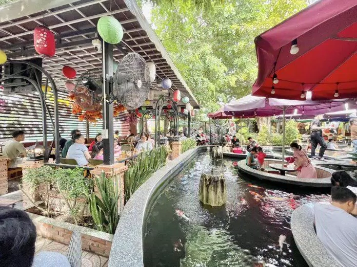 ẩm thực, quán ngon, top 15 quán cà phê cá koi sài gòn view đẹp, thu hút khách nhất