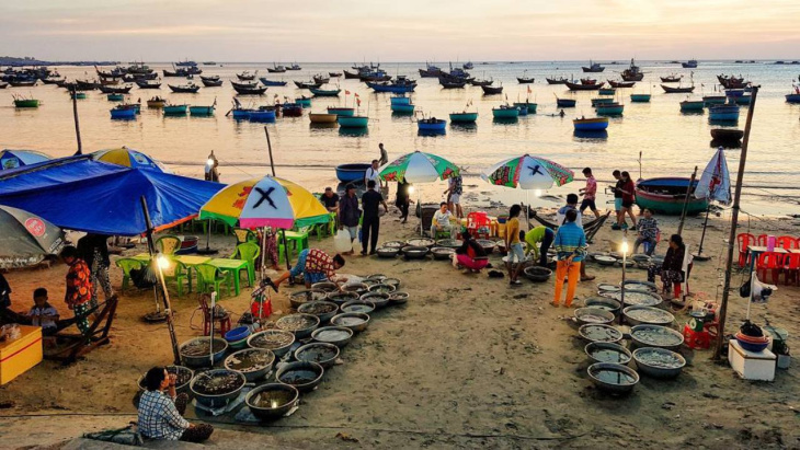 làng chài mũi né – điểm du lịch ngập tràn hải sản cực kì tươi ngon