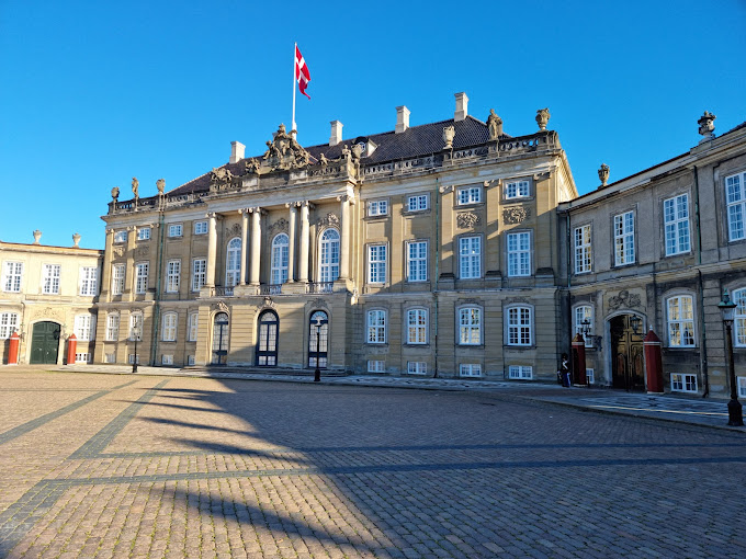 cung điện amalienborg, du lịch copenhagen, du lịch iceland, du lịch pháp, du lich thuy sy, du lịch ý, tháp eiffel, tour châu 10n9đ, tour châu âu, khám phá đời sống hoàng gia đan mạch tại cung điện amalienborg