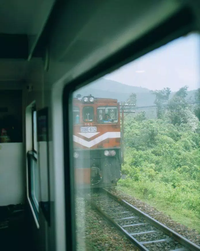 du lịch, việt nam, trải nghiệm chuyến tàu hỏa đà nẵng – huế: khi thiên nhiên kể chuyện