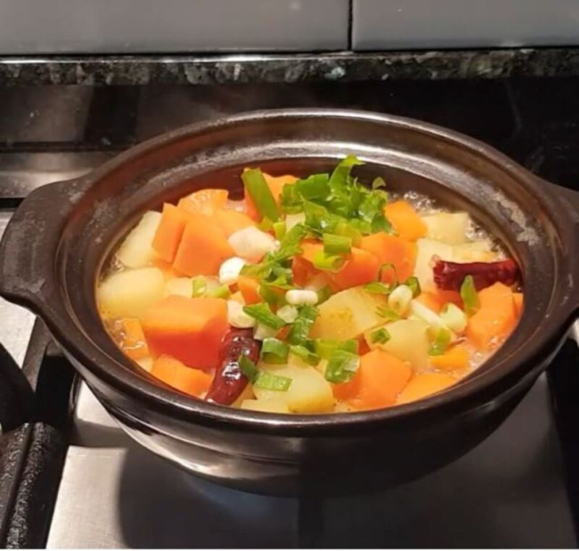 cách nấu súp khoai tây cà rốt siêu dễ ngay tại nhà!
