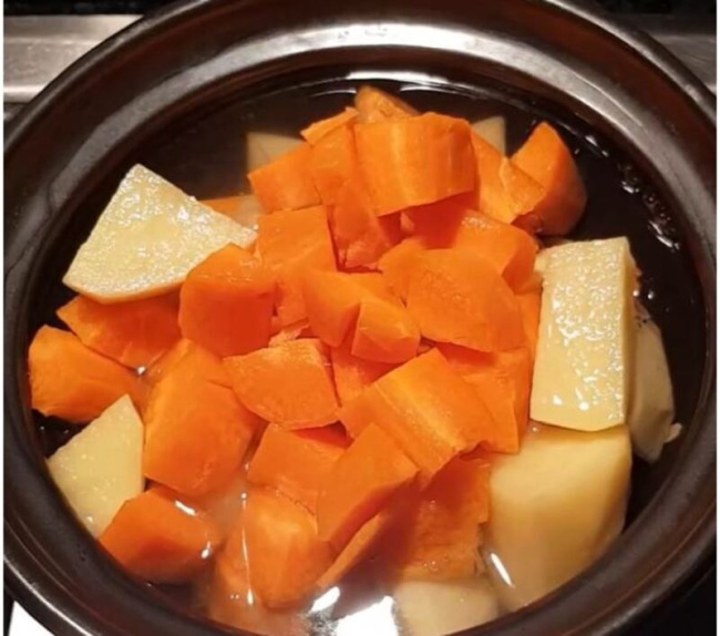 cách nấu súp khoai tây cà rốt siêu dễ ngay tại nhà!
