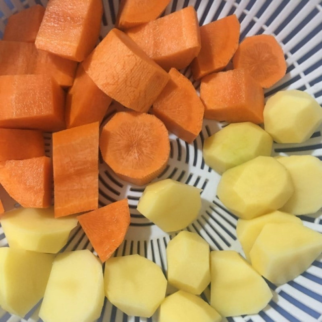 học cách làm gà hầm khoai tây cà rốt siêu hấp dẫn