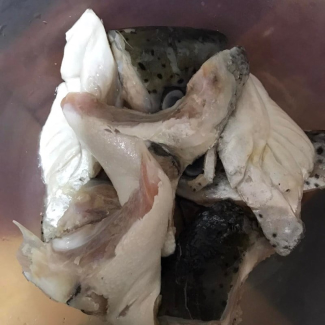 hướng dẫn cách nấu đầu cá hồi nấu ngót đậm đà, thơm ngon