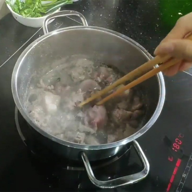 cách nấu canh ngó khoai với sườn đơn giản tại nhà
