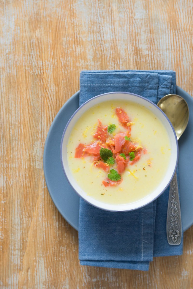 hướng dẫn nấu súp bí đỏ cá hồi thơm ngon cho bữa ăn gia đình