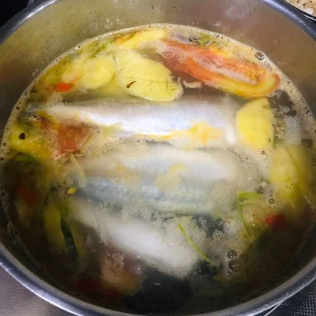 canh chua cá bạc má – nguyên liệu chuẩn bị và cách chế biến chi tiết