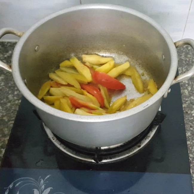 bỏ túi công thức nấu canh cua chua với khế giải nhiệt mùa hè
