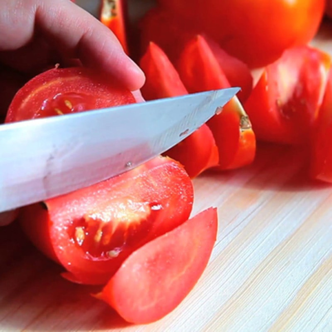 hướng dẫn cách làm canh cà chua nấm kim châm cực kì đơn giản