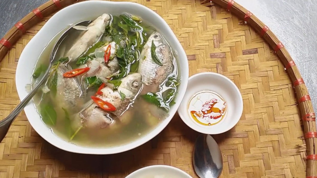 rau răm, cá diếc, 2 cách làm món cá diếc nấu rau răm ngon thơm đúng vị tại nhà
