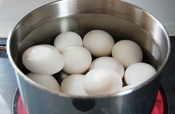 trứng, hướng dẫn cách luộc trứng lòng đào trong 6 phút