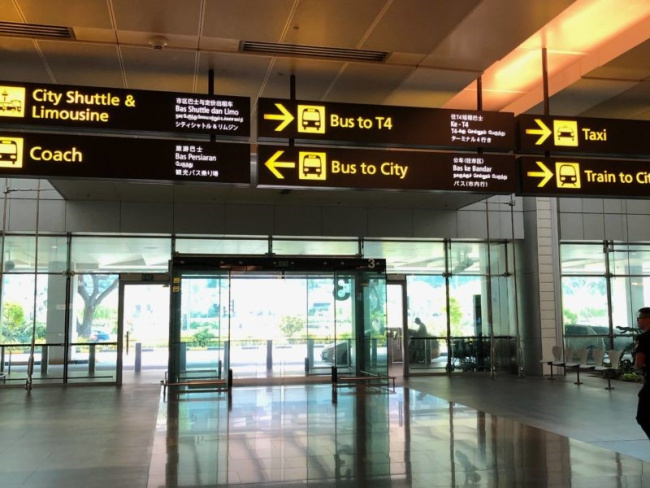hướng dẫn chi tiết cách di chuyển từ sân bay changi về trung tâm singapore