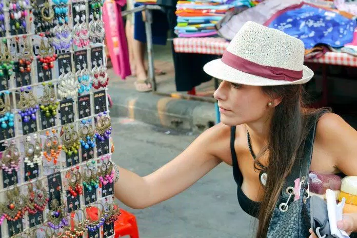 7 hoạt động không nên bỏ lỡ khi ghé thăm con phố Khao San tại Thái Lan