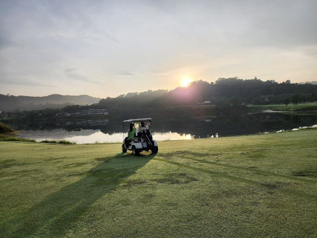 trải nghiệm chơi golf hoàn toàn thư thái tại loch palm golf club phuket, thái lan